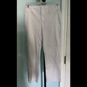 White stretchy capri pants
